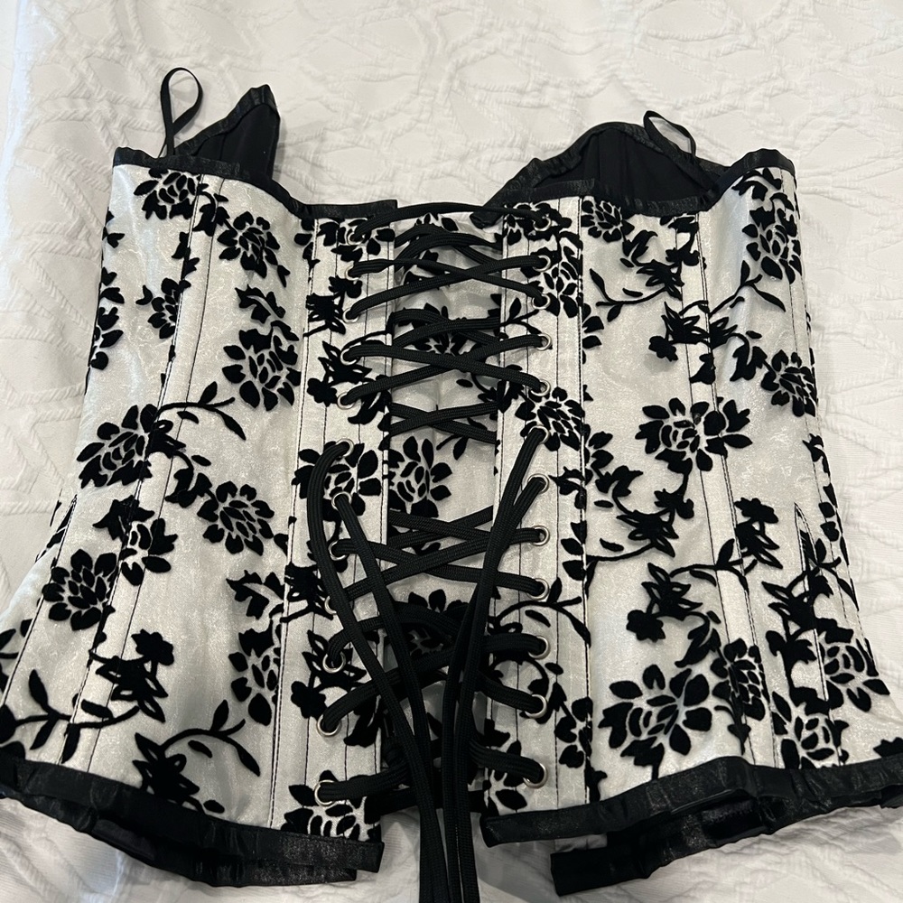 Size 26 Corset beige with velvet flowers
